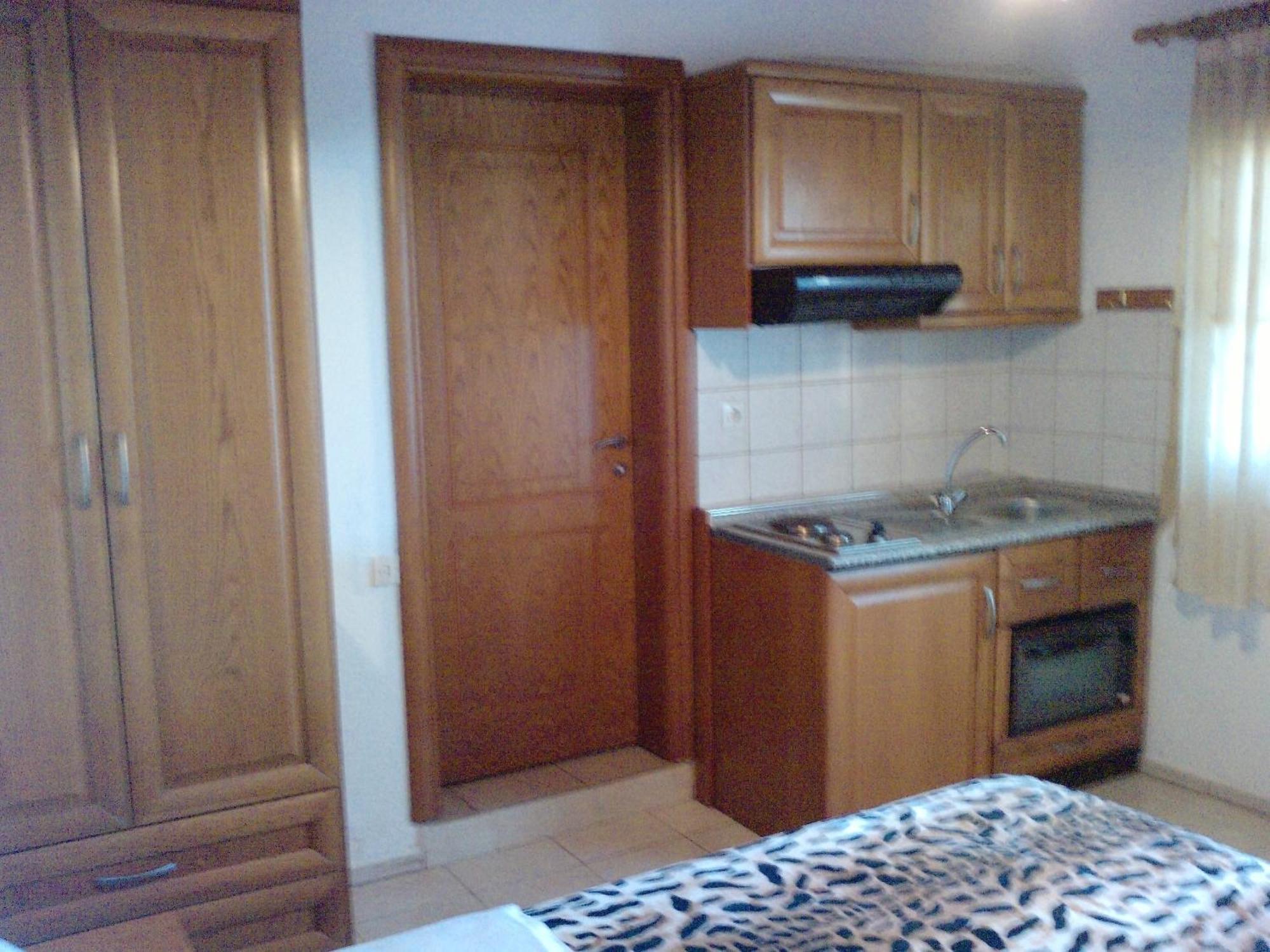 Guesthouse Agnandi Káto Loutrákion Habitación foto