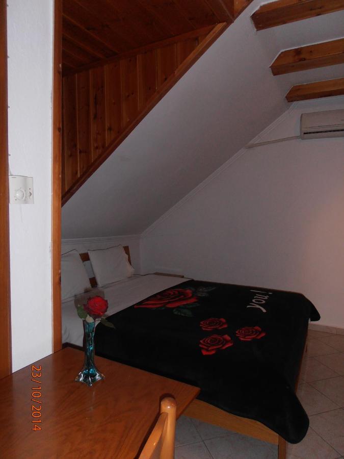 Guesthouse Agnandi Káto Loutrákion Exterior foto